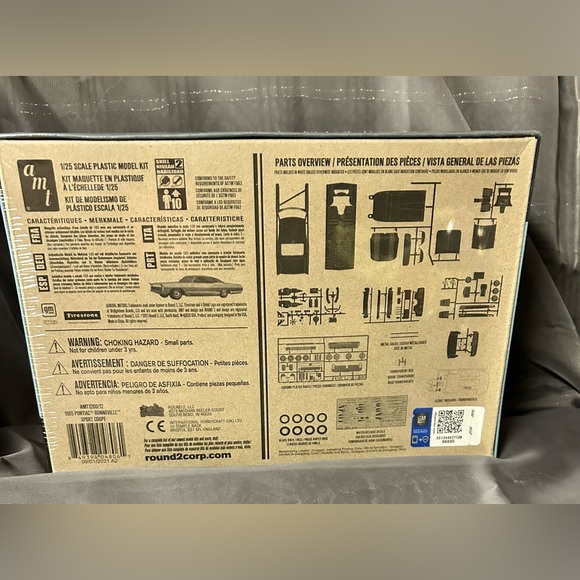 AMT 1-25 Scale Skill 2- 1965 Pontiac Bonneville Sport Coupe 3-in-1 Kit-Model Car - Picture 6 of 7